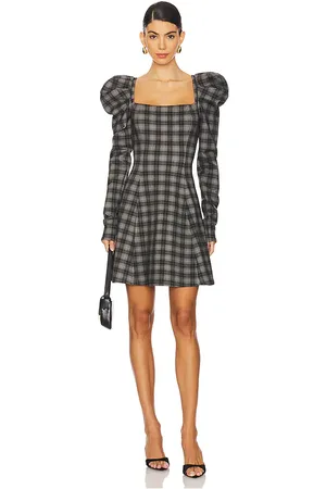 REVOLVE Selkie Selkie vestido london en color gris talla 5X en - Grey. Talla 5X (también en 6X, S, XL, XS).