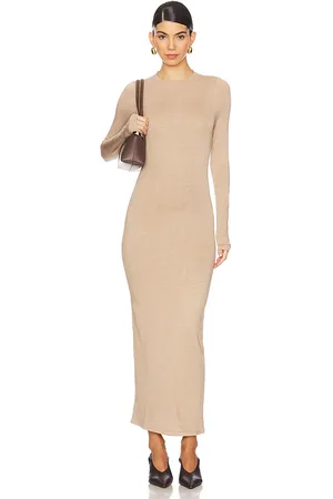 REVOLVE AFRM Afrm vestido juniper en color taupe talla 1X en - Taupe. Talla 1X (también en 2X, 3X).