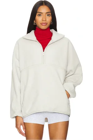 REVOLVE LAMARQUE Lamarque cremallera de cuarto de piel sintética helsa en color talla S en - Light Grey. Talla S (también en XS).