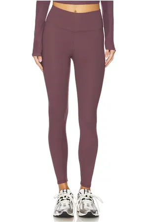 REVOLVE IVL Collective Ivl collective active legging en color ciruela talla 10 en - Plum. Talla 10 (también en 4, 6).