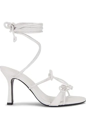 REVOLVE RAYE Raye sandalia marceau en color talla 6 en - White. Talla 6 (también en 6.5, 7).