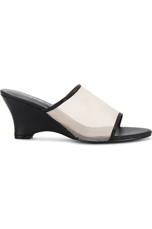 REVOLVE RAYE Raye con cuña devora en color talla 6 en - Black. Talla 6 (también en 6.5, 7.5).