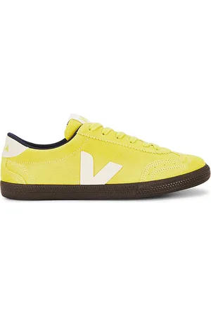 REVOLVE Veja Veja zapatilla deportiva volley en color amarillo talla 41 en Liquor Pierre & Eagle - Yellow. Talla 41 (también en 43, 44, 45, 46).