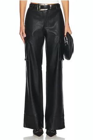 REVOLVE SER.O.YA Ser.o.ya pantalón cargo fifer vegan leather low rise en color talla L en - Black. Talla L (también en M, S, XL, XS).