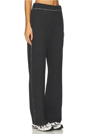 REVOLVE Goldie Goldie pantalones double face flare en color gris talla L en - Grey. Talla L (también en M, S, XS).