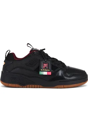 REVOLVE Fila Fila zapatillas deportivas corda lux en color negro talla 10.5 en Black Syrah & Gardenia - Black. Talla 10.5 (también en 11, 9).