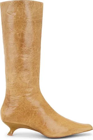 REVOLVE Jeffrey Campbell Jeffrey campbell botas no space en color beige talla 6 en - Beige. Talla 6 (también en 7, 7.5, 8, 9).