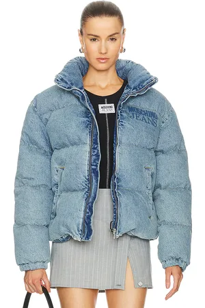 REVOLVE Moschino Jeans Moschino jeans plumífero en color denim claro talla 38 en - Denim-Light. Talla 38 (también en 40).