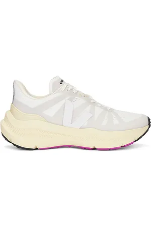 REVOLVE Veja Veja zapatilla deportiva condor 3 en color blanco talla 36 en - White. Talla 36 (también en 37).