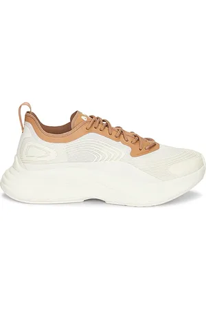 REVOLVE APL: Athletic Propulsion Labs Apl: athletic propulsion labs zapatilla deportiva streamline en color blanco talla 6 en - White. Talla 6 (
