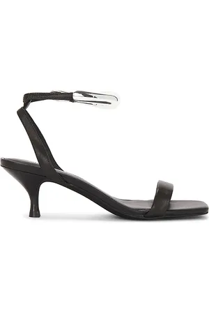 REVOLVE Jeffrey Campbell Jeffrey campbell sandalias decor en color negro talla 6 en - Black. Talla 6 (también en 6.5, 7, 7.5).
