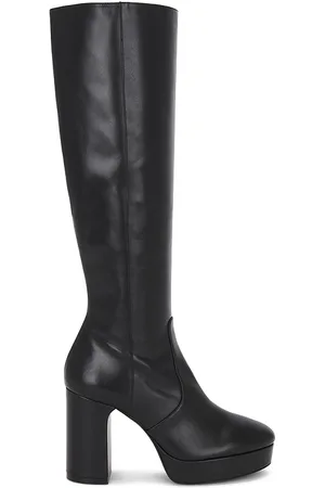 REVOLVE Stuart Weitzman Stuart weitzman bota dayna platform en color talla 10 en - Black. Talla 10 (también en 9).