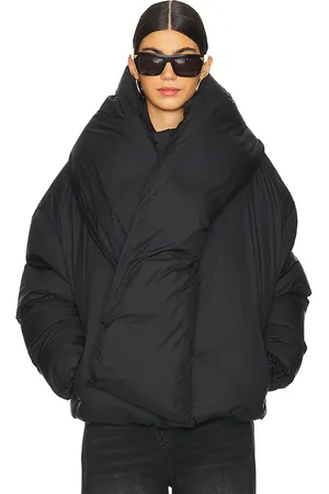 REVOLVE MARRKNULL Marrknull chaqueta de plumas con bufanda en color talla S en - Black. Talla S (también en XS).