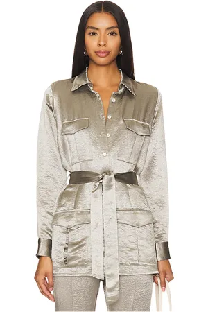 REVOLVE Usisi Sister Usisi sister chaqueta eloise en color metálico talla M en - Metallic Silver. Talla M (también en S, XL, XS).
