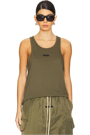 REVOLVE Fear of God ESSENTIALS Fear of god essentials camiseta tirantes en color verde talla L en - Green. Talla L (también en M, S, XS).