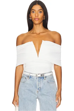 REVOLVE WeWoreWhat Weworewhat body ruched off shoulder en color talla S en - . Talla S (también en XS).