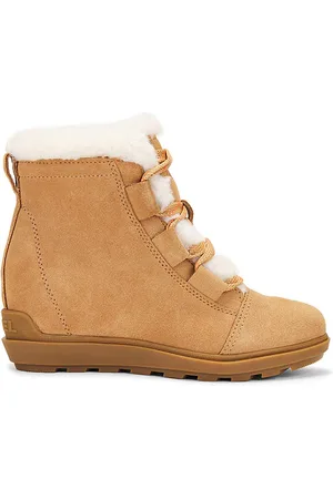 REVOLVE Sorel Sorel bota evie en color marrón talla 8 en - Brown. Talla 8 (también en 8.5, 9).