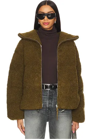 REVOLVE Varley Varley chaqueta acolchada sherpa wilkins en color verde oliva talla M en - Olive. Talla M (también en S, XS).