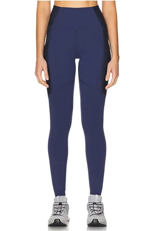 REVOLVE BEACH RIOT Beach riot allora legging en color azul marino talla L en - Navy. Talla L (también en S, XL, XS).