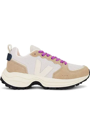 REVOLVE Veja Veja zapatilla deportiva venturi ii en color beige talla 36 en Light Grey Pierre & Nautico - Beige. Talla 36 (también en 37, 41).