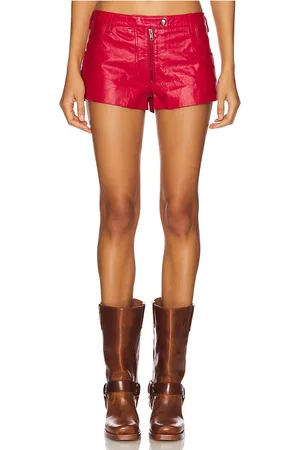REVOLVE Understated Leather Understated leather short cuero perfect en color talla L en - Red. Talla L (también en M, S, XL, XS).