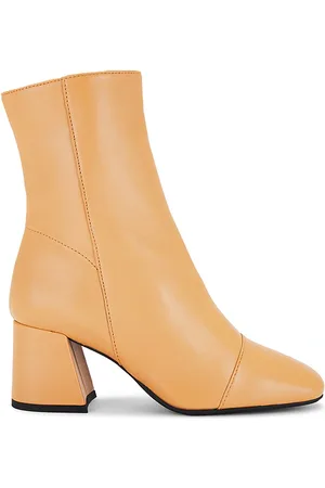 REVOLVE Free People Free people bota wisteria en color bronce talla 10 en - Tan. Talla 10 (también en 6, 6.5, 7, 7.5, 8, 8.5, 9, 9.5).