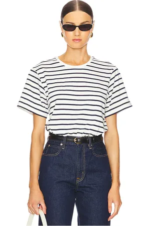 REVOLVE SIMKHAI Simkhai camiseta corta de manga corta jojo en color azul marino talla L en - Navy. Talla L (también en M, S, XS).
