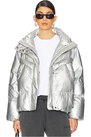 REVOLVE PISTOLA Pistola plumífero sascha en color plateado metálico talla L en - Metallic Silver. Talla L (también en M, S, XL).