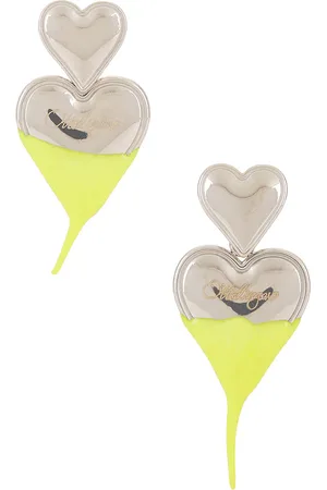 REVOLVE Ottolinger Ottolinger pendientes de corazón en color plateado metálico talla all en - Metallic Silver. Talla all.