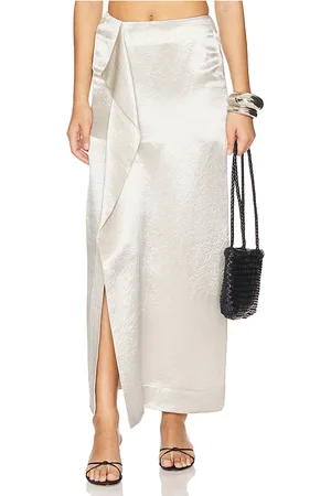 REVOLVE Bondi Born Bondi born falda larga cruzada kobe en color metálico talla L en - Metallic Silver. Talla L (también en M, S, XS).