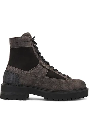 REVOLVE ALLSAINTS Allsaints bota hank en color charcoal talla 10 en - Charcoal. Talla 10 (también en 11, 12).