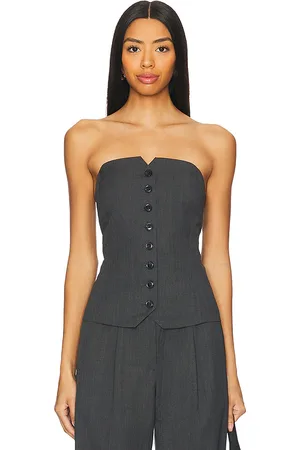 REVOLVE SAMSOE SAMSOE Samsoe samsoe top sin tirantes en color gris talla L en - Grey. Talla L (también en M, S, XL).