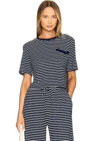 REVOLVE MONROW Monrow stripe crop pocket tee en color azul marino talla M en - Navy. Talla M (también en S).