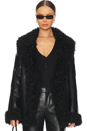 REVOLVE SER.O.YA Ser.o.ya abrigo de piel sintética roxanne en color talla L en - Black. Talla L (también en M, S).