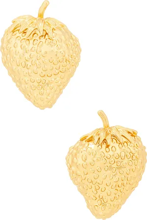 REVOLVE Cult Gaia Cult gaia pendiente strawberry en color oro metálico talla all en - Metallic Gold. Talla all.