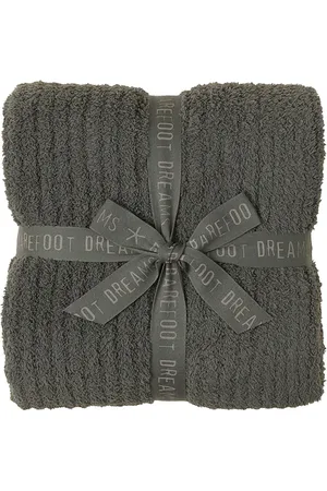 REVOLVE Barefoot Dreams Barefoot dreams poncho cozychic ribbed throw en color verde oliva talla all en - Olive. Talla all.