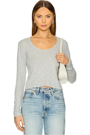 REVOLVE Bobi Bobi cropped longsleeve top en color gris talla L en - Grey. Talla L (también en M, S, XS).