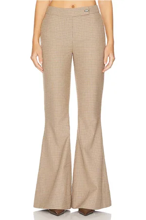 REVOLVE Clea Clea pantalón campana alessandra en color bronce talla L en - Tan. Talla L (también en M, S, XS).