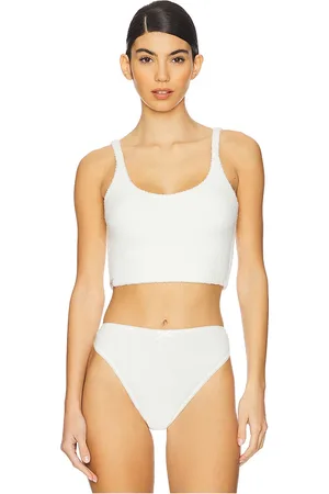 REVOLVE Barefoot Dreams Barefoot dreams camisola cozychic luxe cropped cami en color blanco talla L en - White. Talla L (también en M, S, XL, XS).