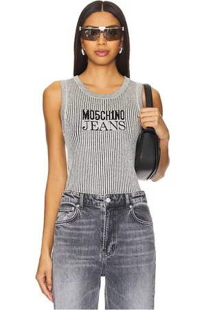 REVOLVE Moschino Jeans Moschino jeans camiseta tirantes gráfica en color plateado metálico talla S en - Metallic Silver. Talla S (también en XS).