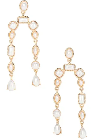 REVOLVE 8 Other Reasons 8 other reasons pendiente chandelier en color oro metálico talla all en - Metallic Gold. Talla all.