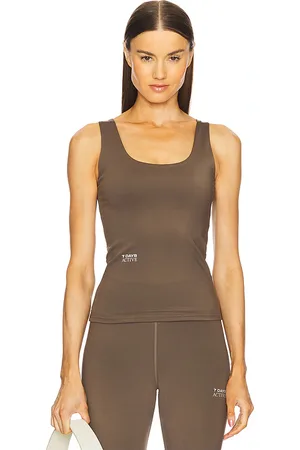 REVOLVE 7 Days Active 7 days active top sin mangas en color taupe talla M en - Taupe. Talla M (también en S, XS).