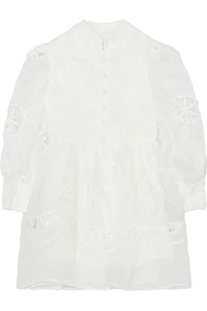 REVOLVE Bardot Junior Bardot junior vestido con bordado floral fira en color blanco talla 4 en - White. Talla 4 (también en 5, 6, 7).