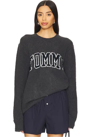REVOLVE Tommy Jeans Tommy jeans jersey slim en color gris talla L en - Grey. Talla L (también en M).