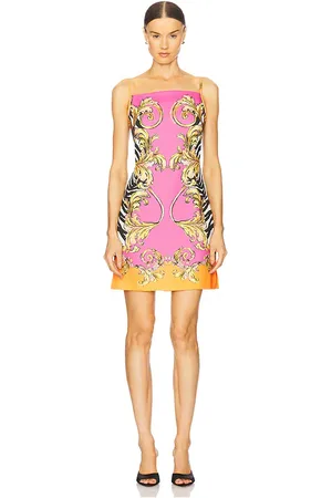 REVOLVE Versace Jeans Couture Versace jeans couture minivestido en color rosado talla 36 en - Pink. Talla 36 (también en 40, 42, 44).