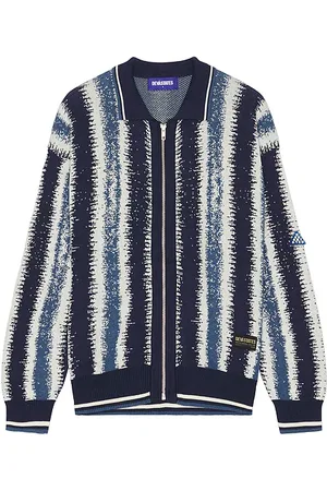 REVOLVE Deva States Deva states stax brushed knitted zip-up polo en color talla L en - Blue. Talla L (también en M, XL/1X).