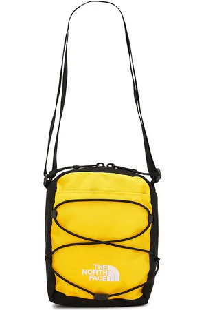 REVOLVE The North Face The north face bandolera en color amarillo talla all en - Yellow. Talla all.