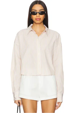 REVOLVE Favorite Daughter Favorite daughter camisa crop ex-boyfriend en color beige talla M en - Beige. Talla M (también en S, XL).