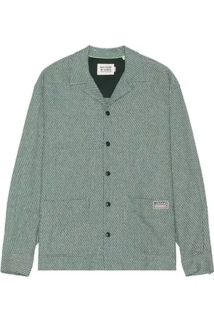 REVOLVE Scotch & Soda Scotch & soda camisa estructurada relaxed fit en color verde salvia talla L en - Sage. Talla L (también en M, S, XL/1X).