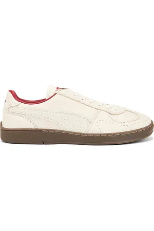 REVOLVE Puma Select Puma select zapatillas deportivas super team palais artisan en color blanco talla 10 en - White. Talla 10 (tam